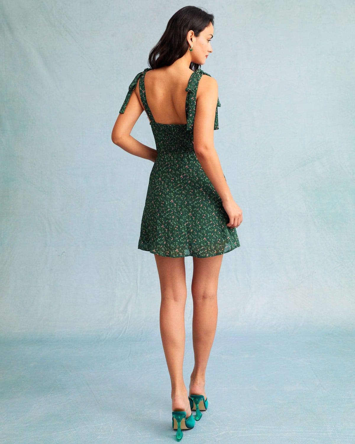 El Vestido Mini Floral de Cuello Corazón Verde