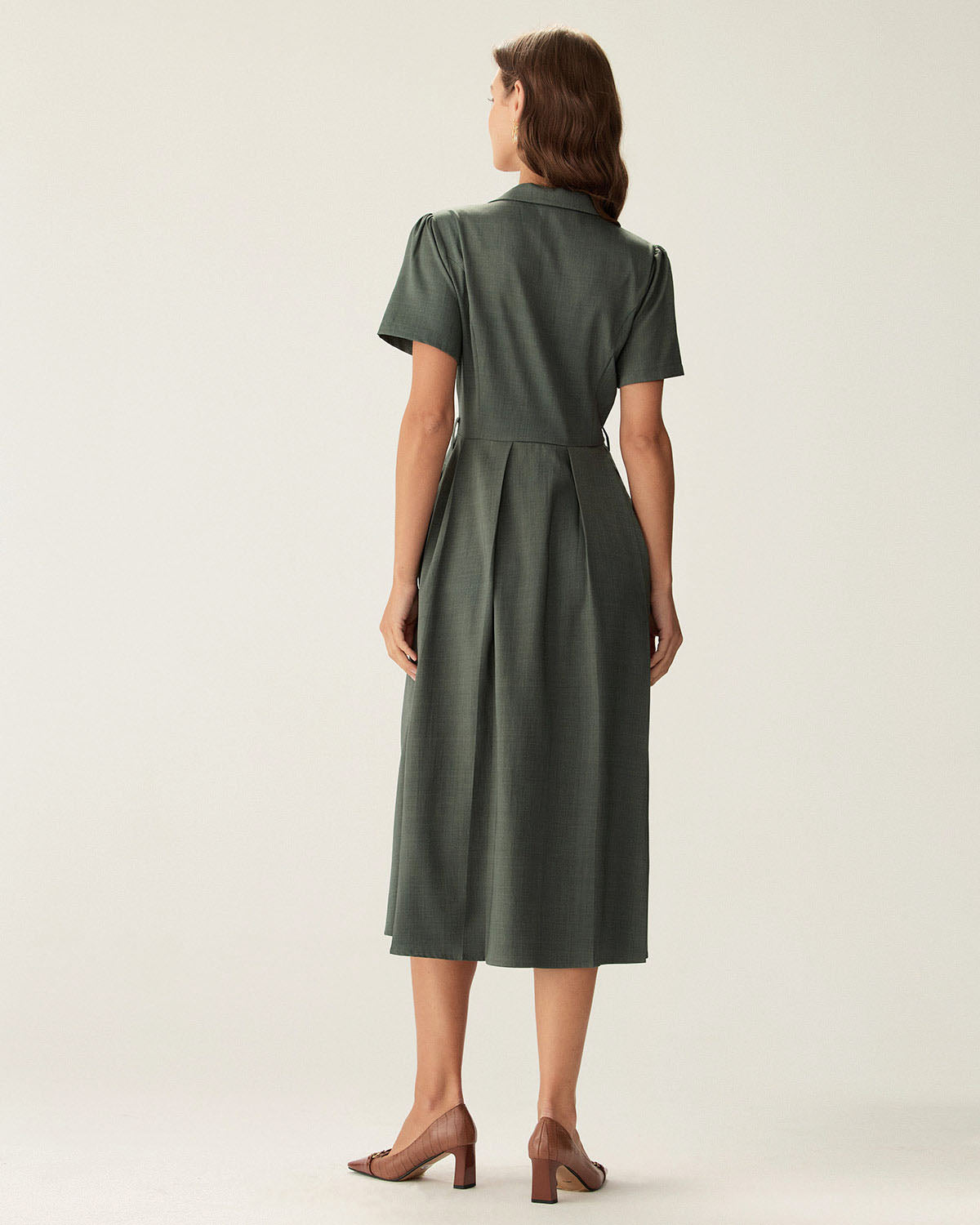 Vestido Midi Botonado Plisado Verde con Escote en V
