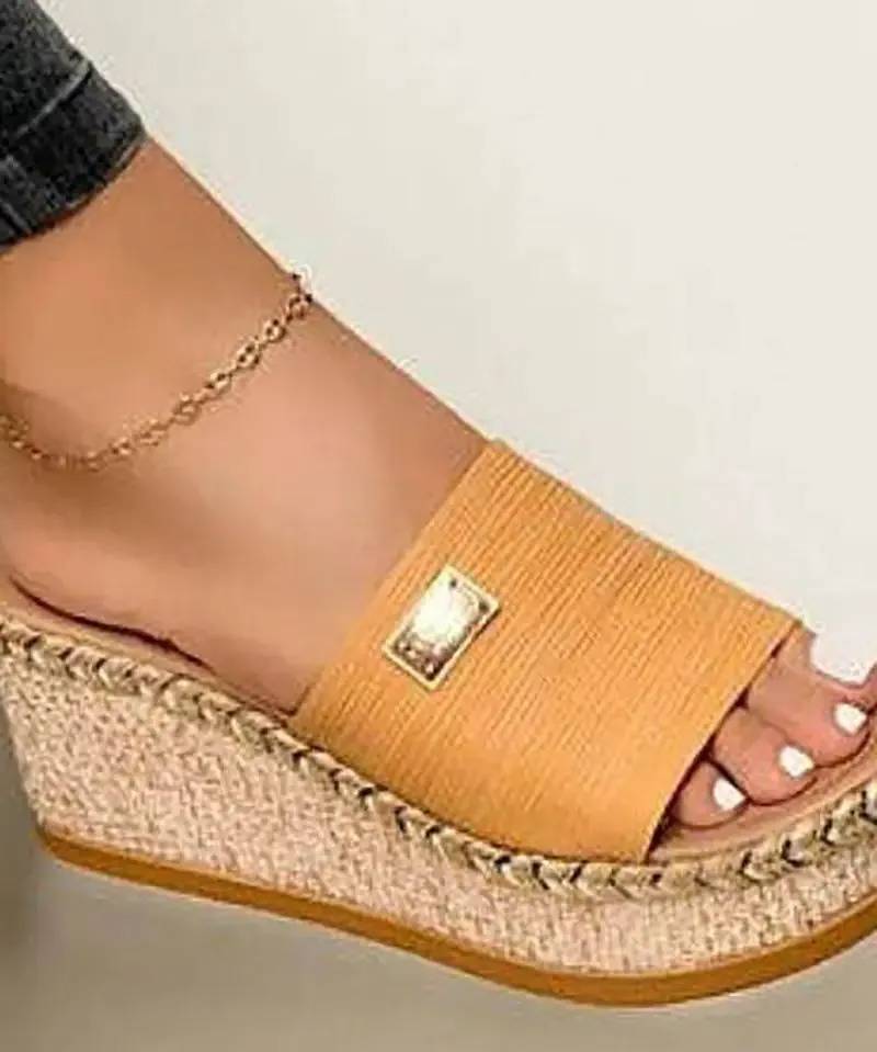 Olivia - Sandały na koturnie z otwartym palcem