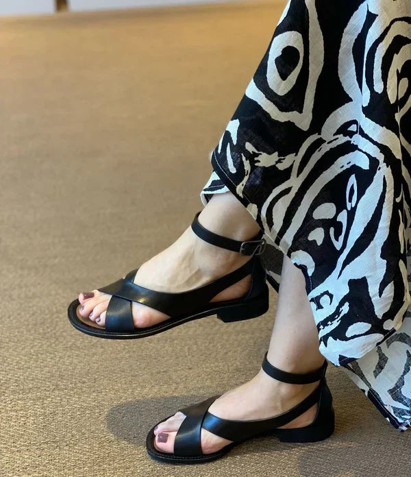 Lana - Eleganckie skórzane sandały z krzyżowym zapięciem