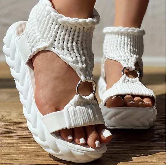 Frida | Eleganckie sandały na platformie z wzorem z cienkiej koronki