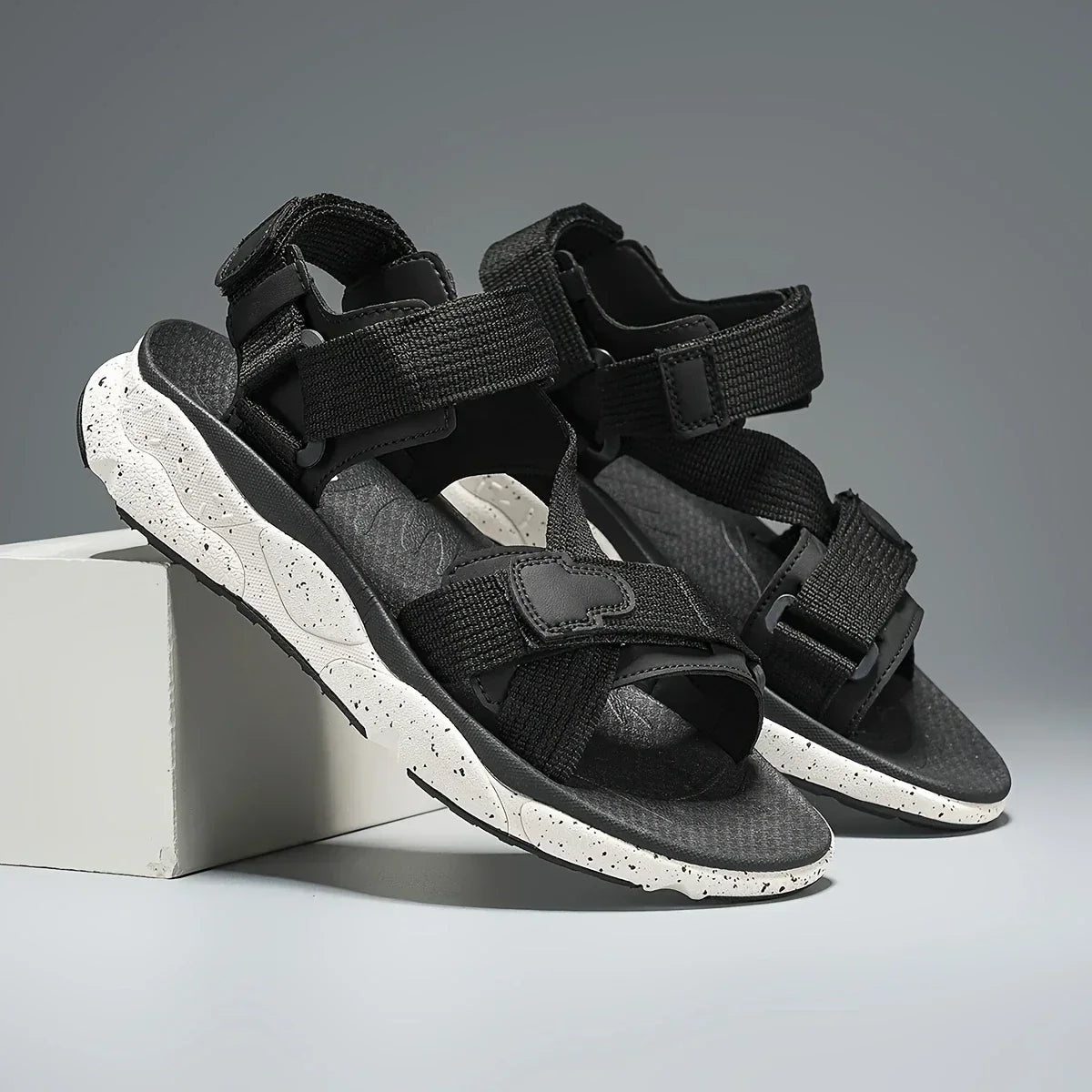 Jessica | Sandały antypoślizgowe z zapięciem na klamrę