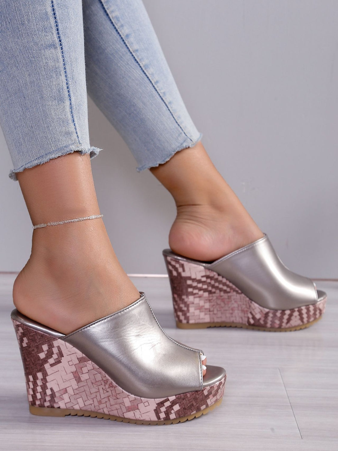 Brigitte | Szpilki z efektownej skóry syntetycznej