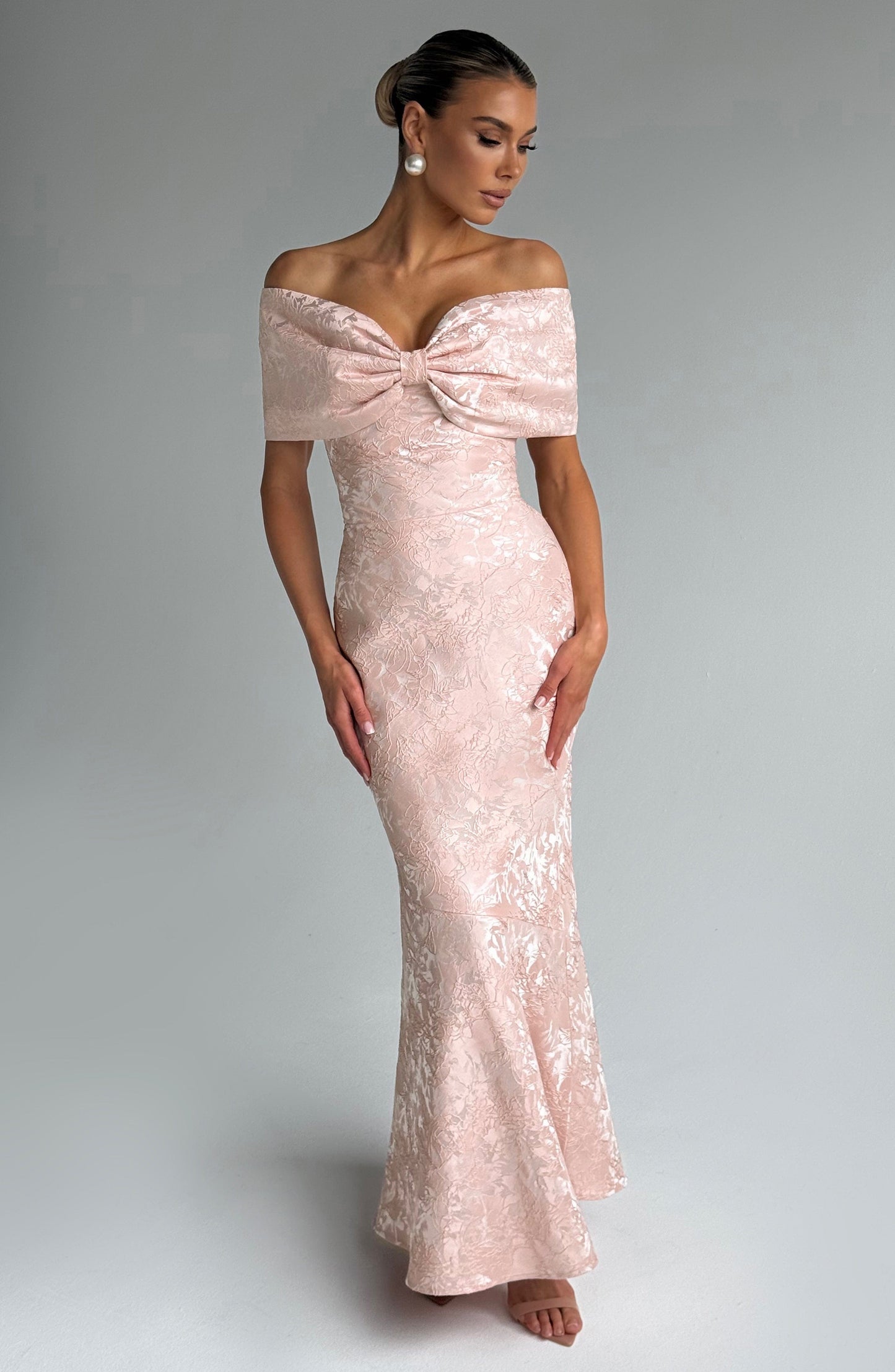 Długi sukienka Emberly - Brzoskwinia delikatna