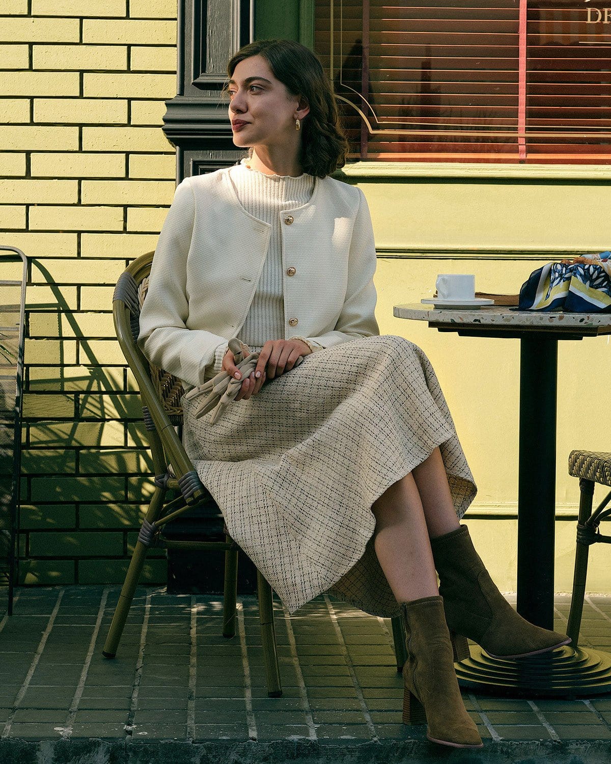 La Falda de Tweed de Cintura Alta con Botón de Perla