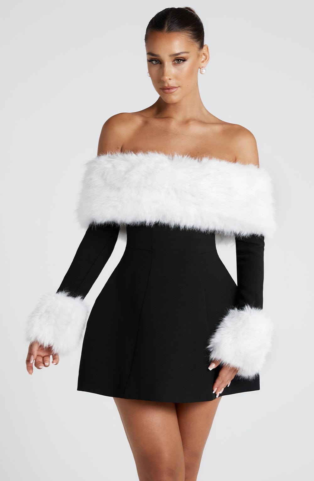 Sukienka mini Villanelle - Czarna/Biała