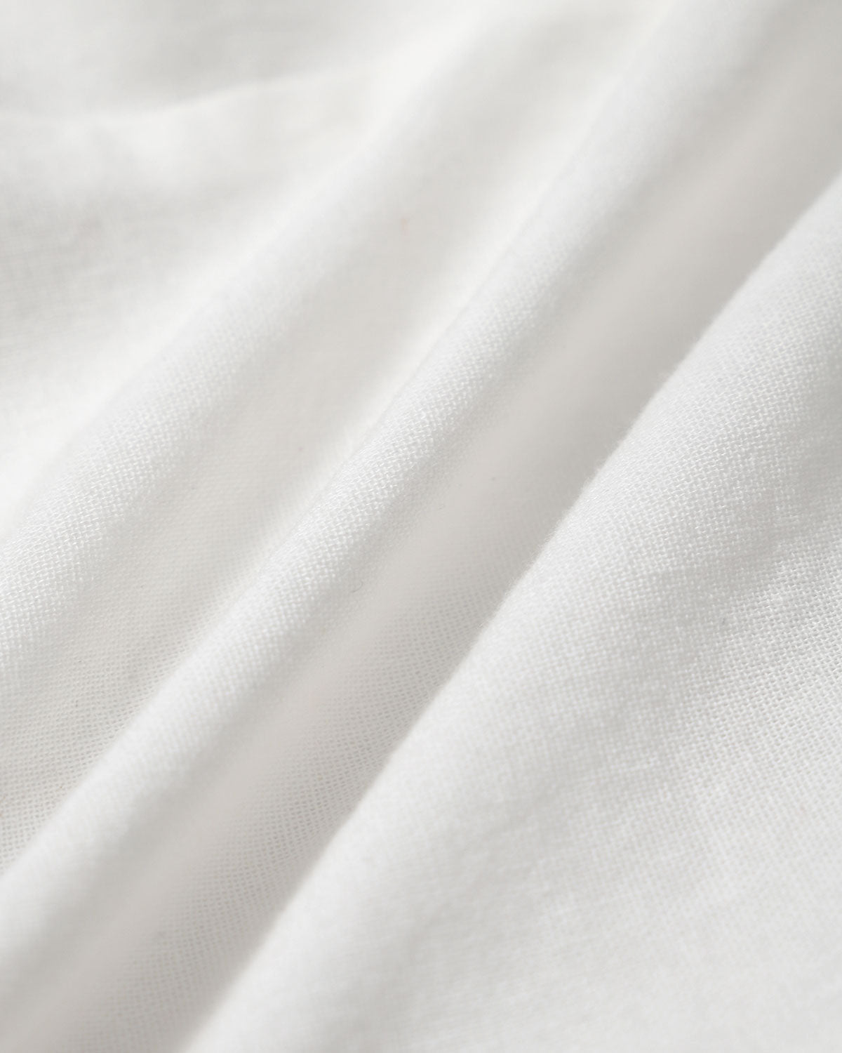 Vestido Mini Sin Espalda con Pliegues y Cuello en V Blanco