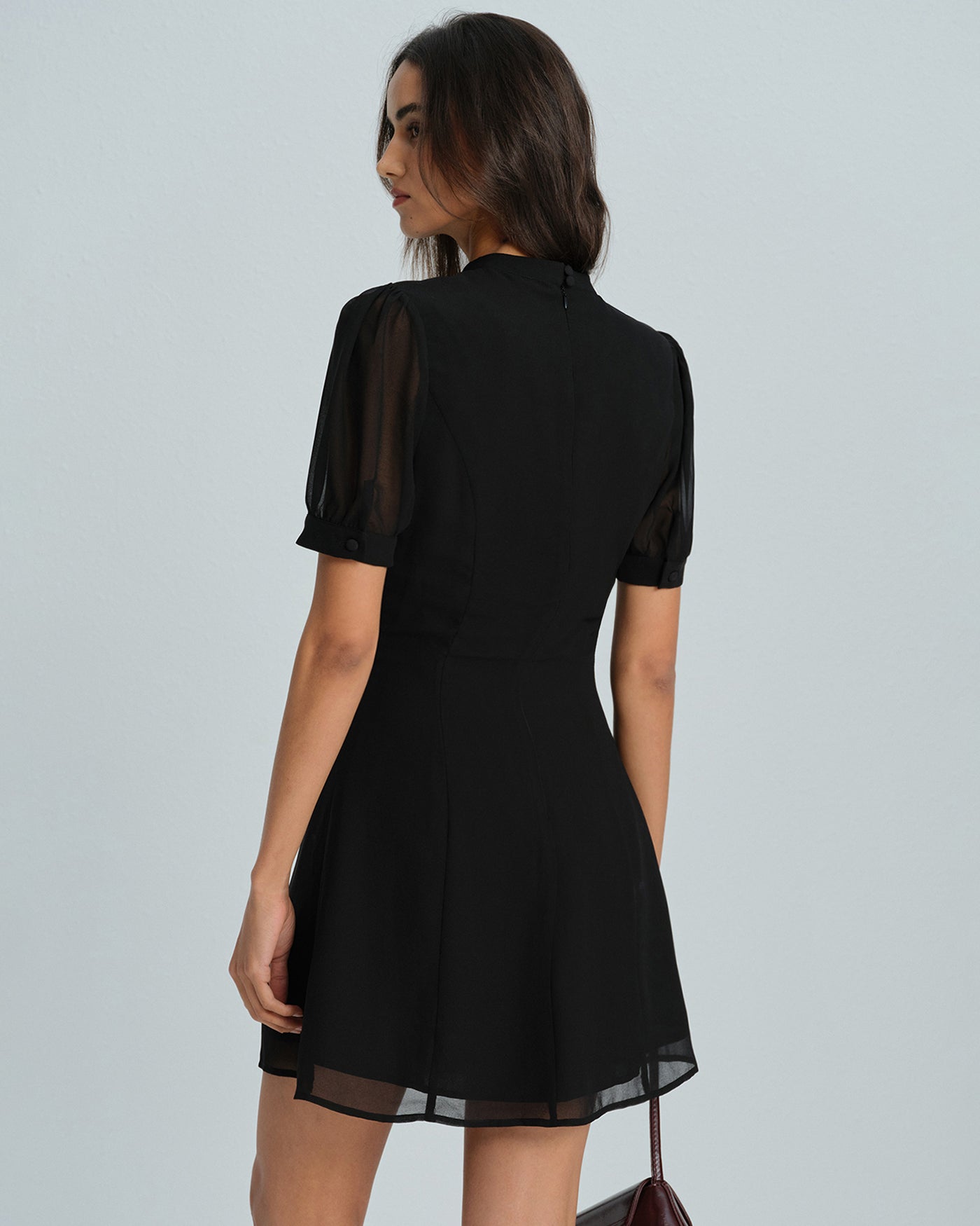 Vestido Mini de Cuello Alto Negro