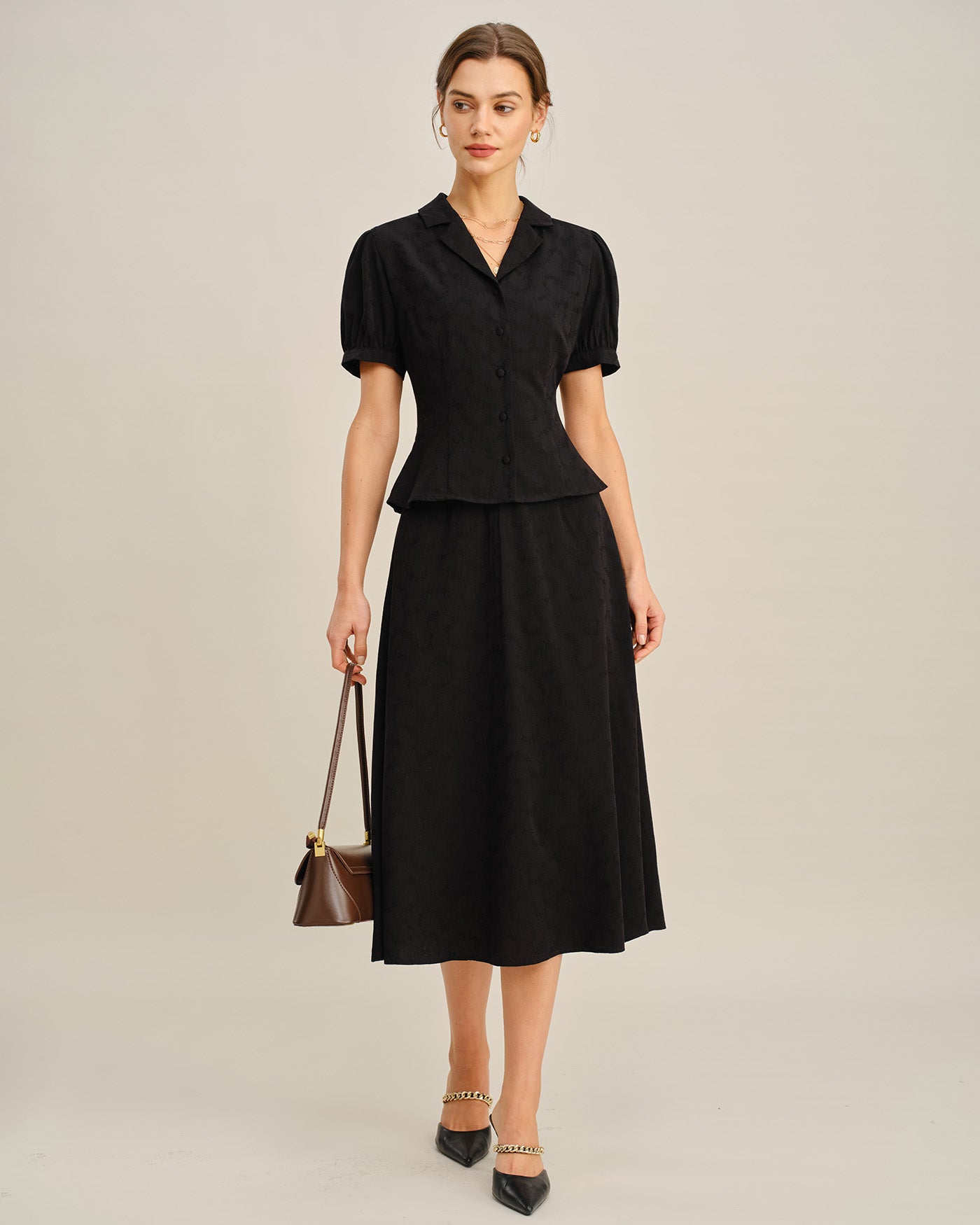 Blusa con Botones y Cuello Bordado Negro