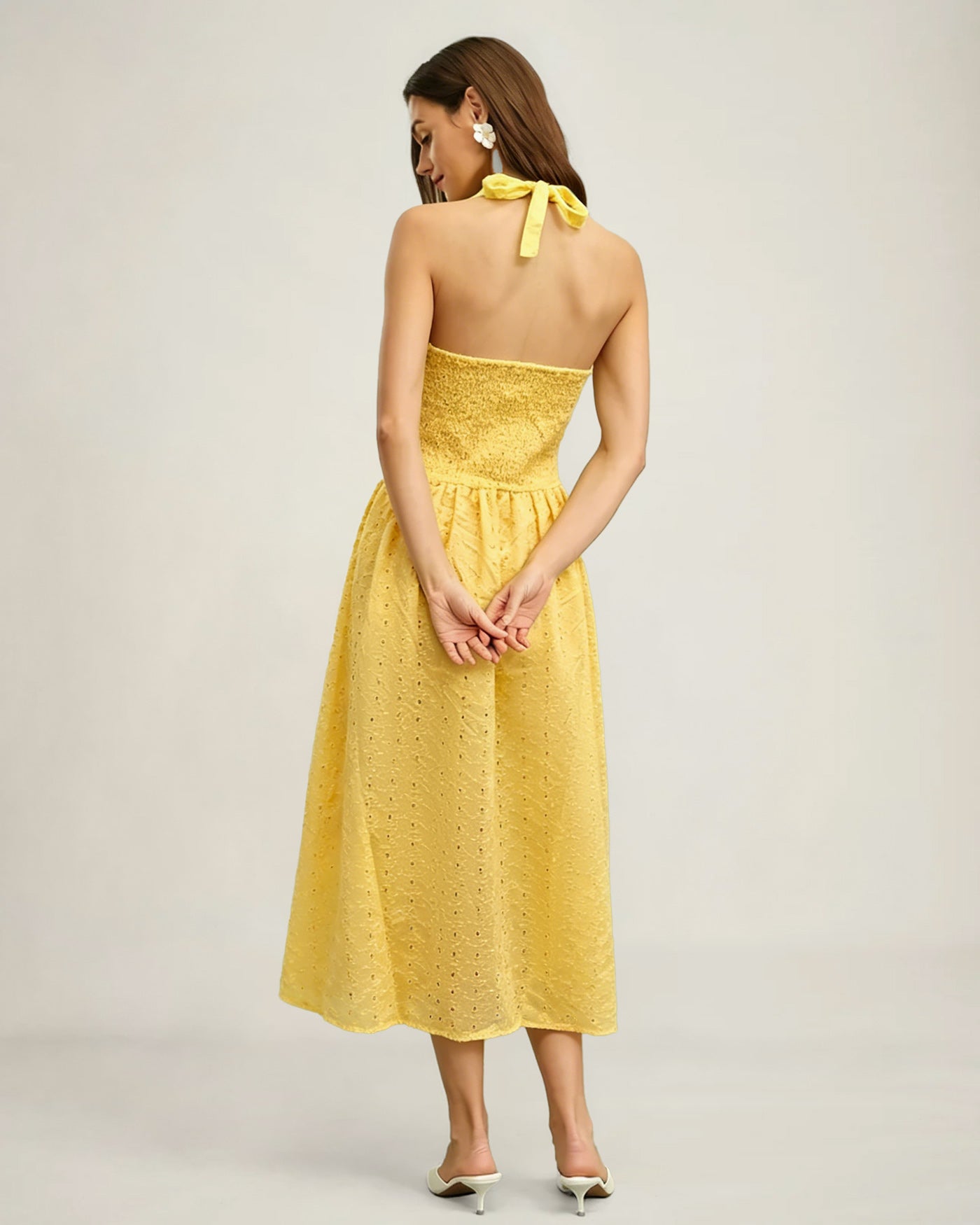 Vestido Maxi Texturizado con Corte Halter Amarillo