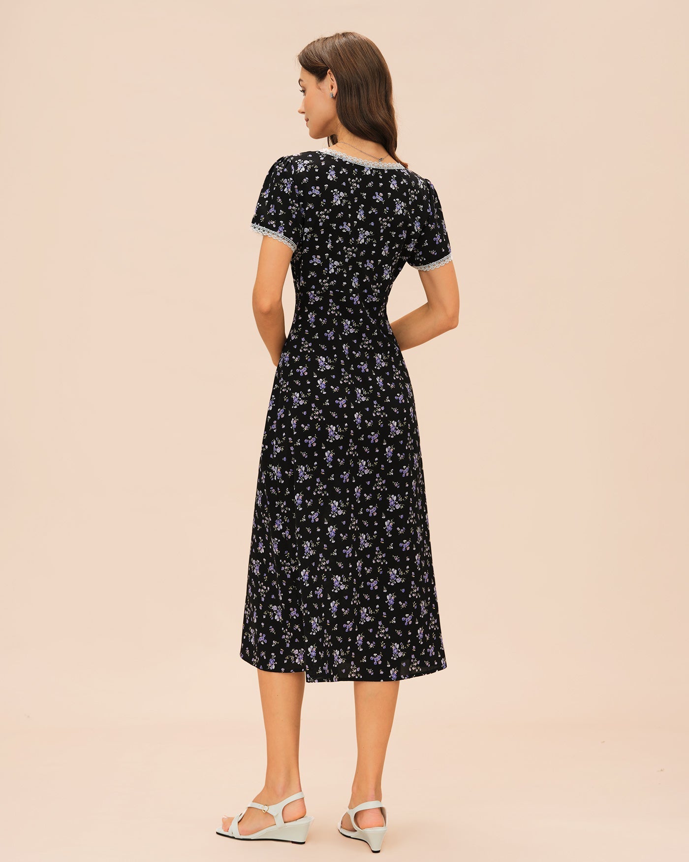 Vestido Midi Floral de Encaje Negro con Escote en V