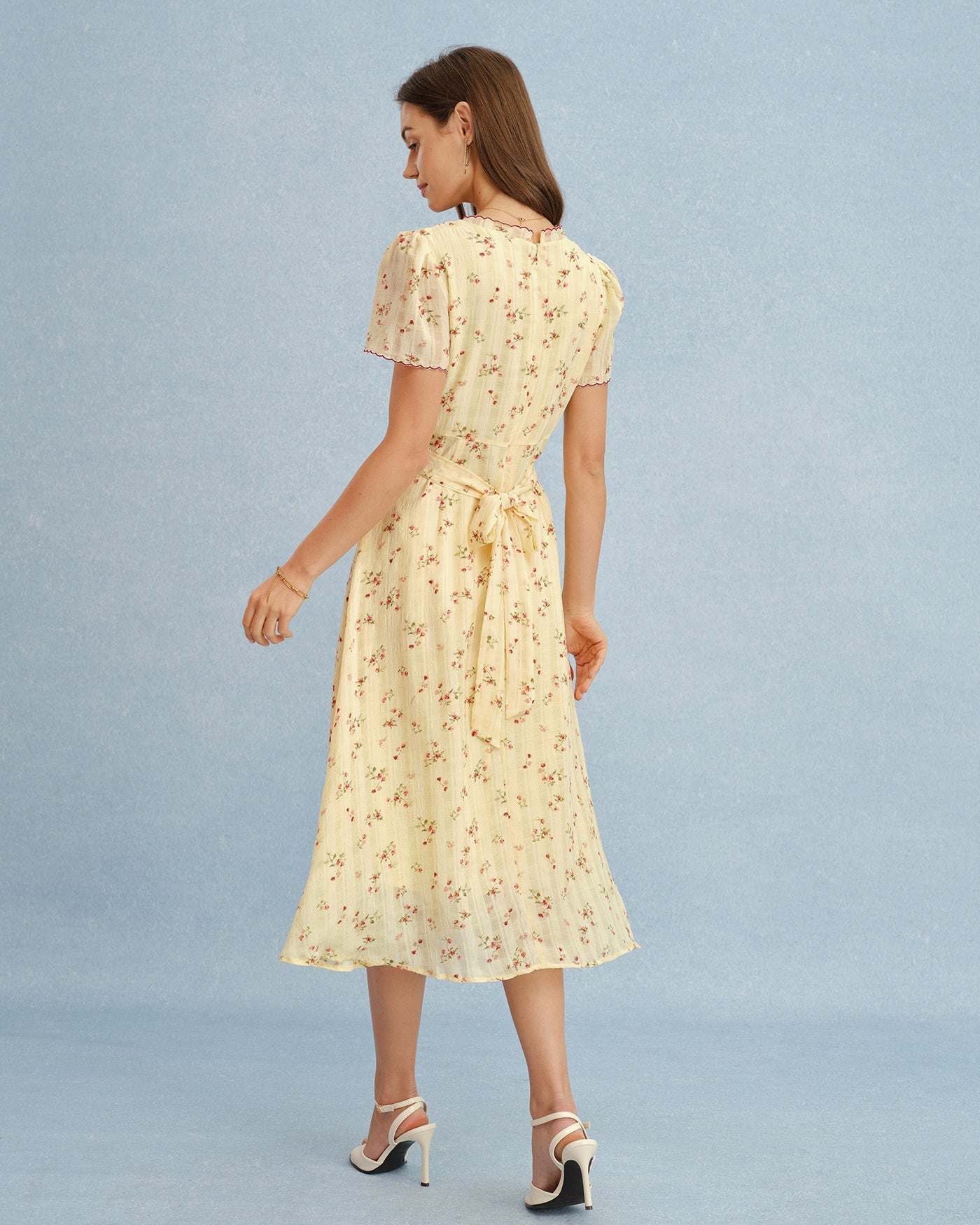 Vestido Midi Floral con Cuello en V Amarillo