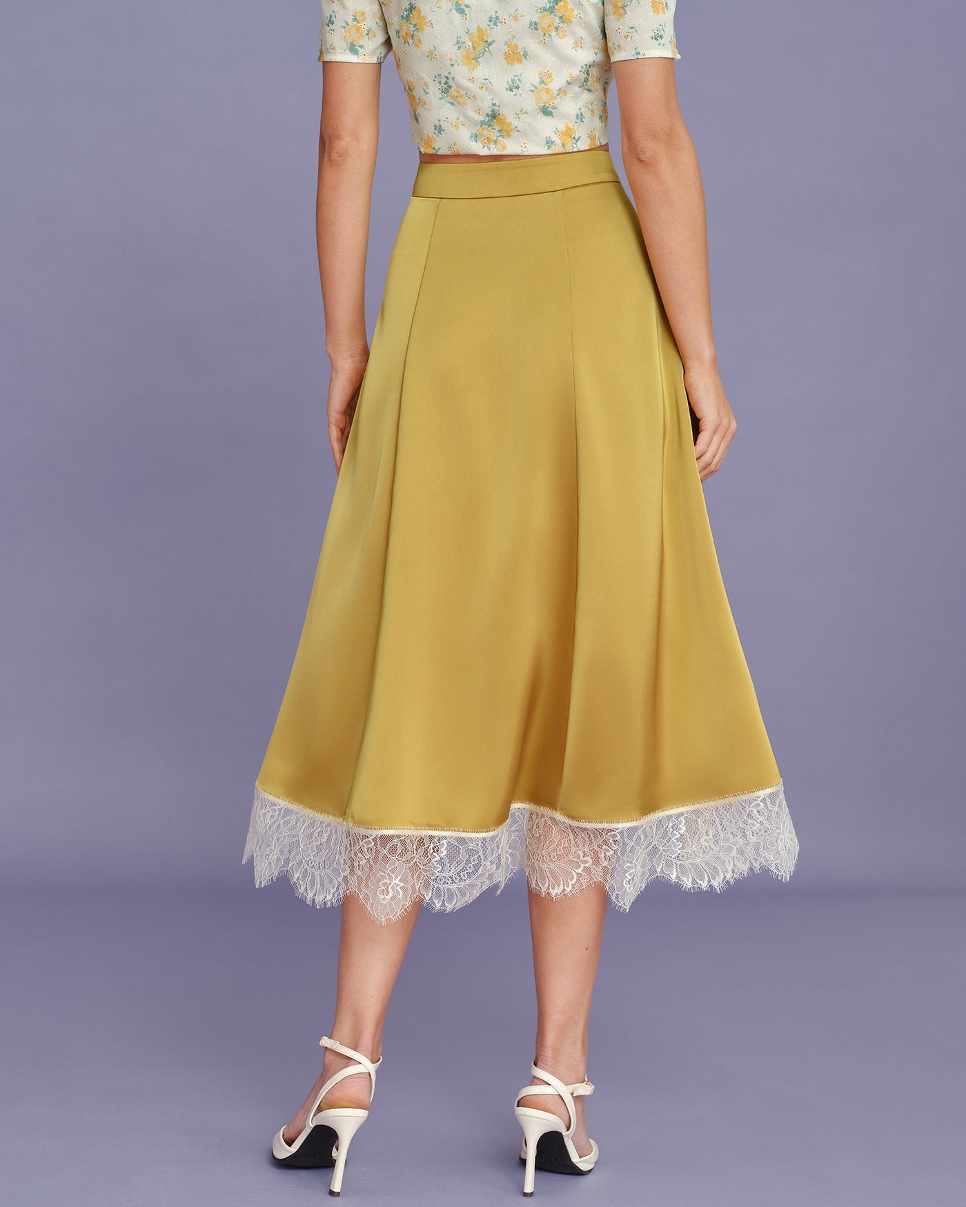 Falda Midi de Satén con Encaje Amarillo