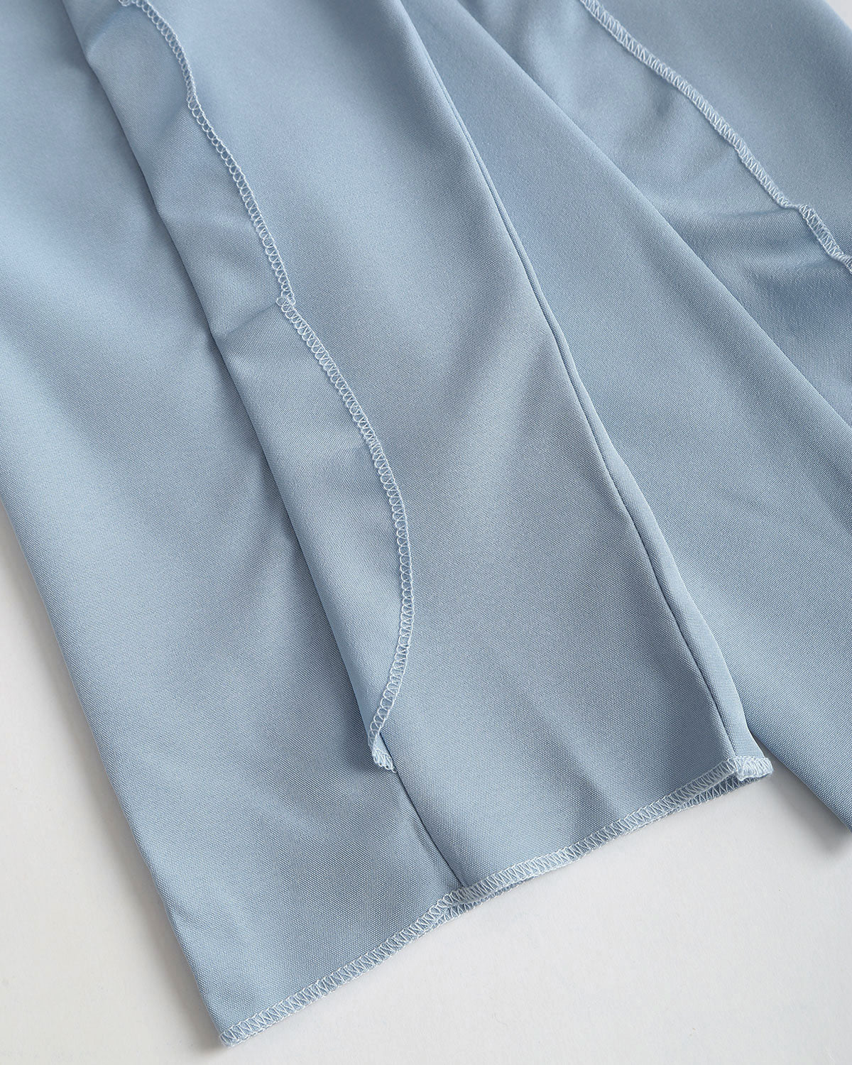 Blusa Azul con Volantes y Botones en V