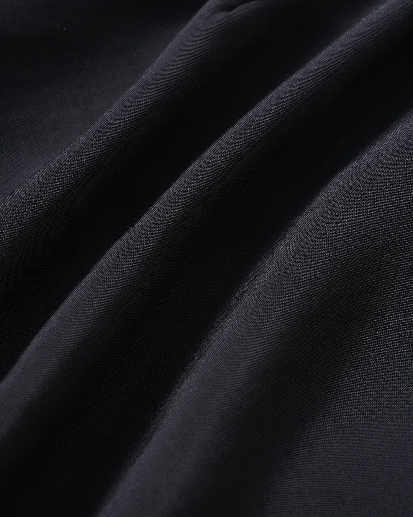 Blusa de Encaje Negra con Cuello en V