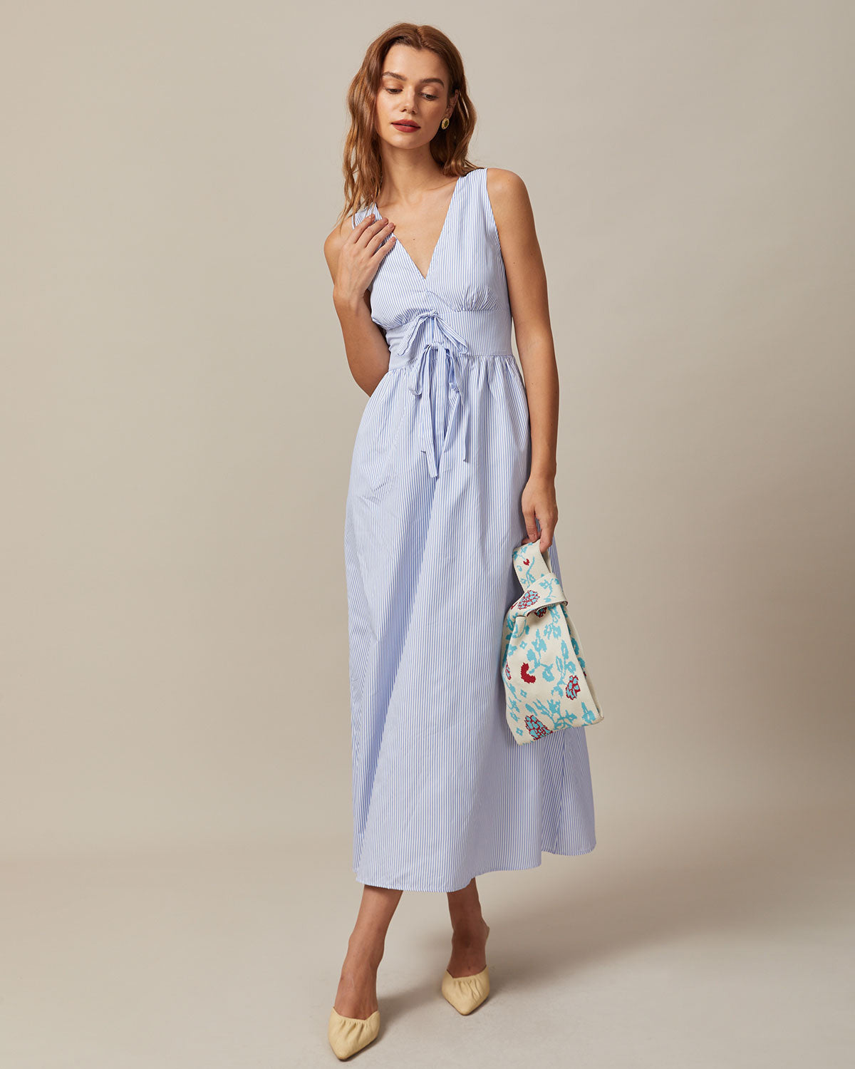 El Vestido Largo Maxi Rayado con Escote en V Azul