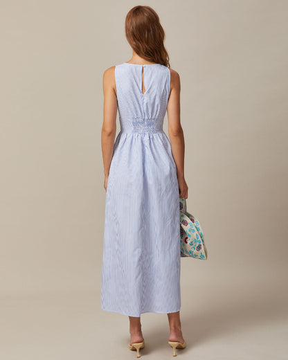 El Vestido Largo Maxi Rayado con Escote en V Azul