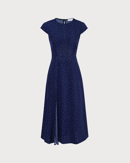 El Vestido Midi con Corte y Lunares de Cuello Redondo en Color Marino
