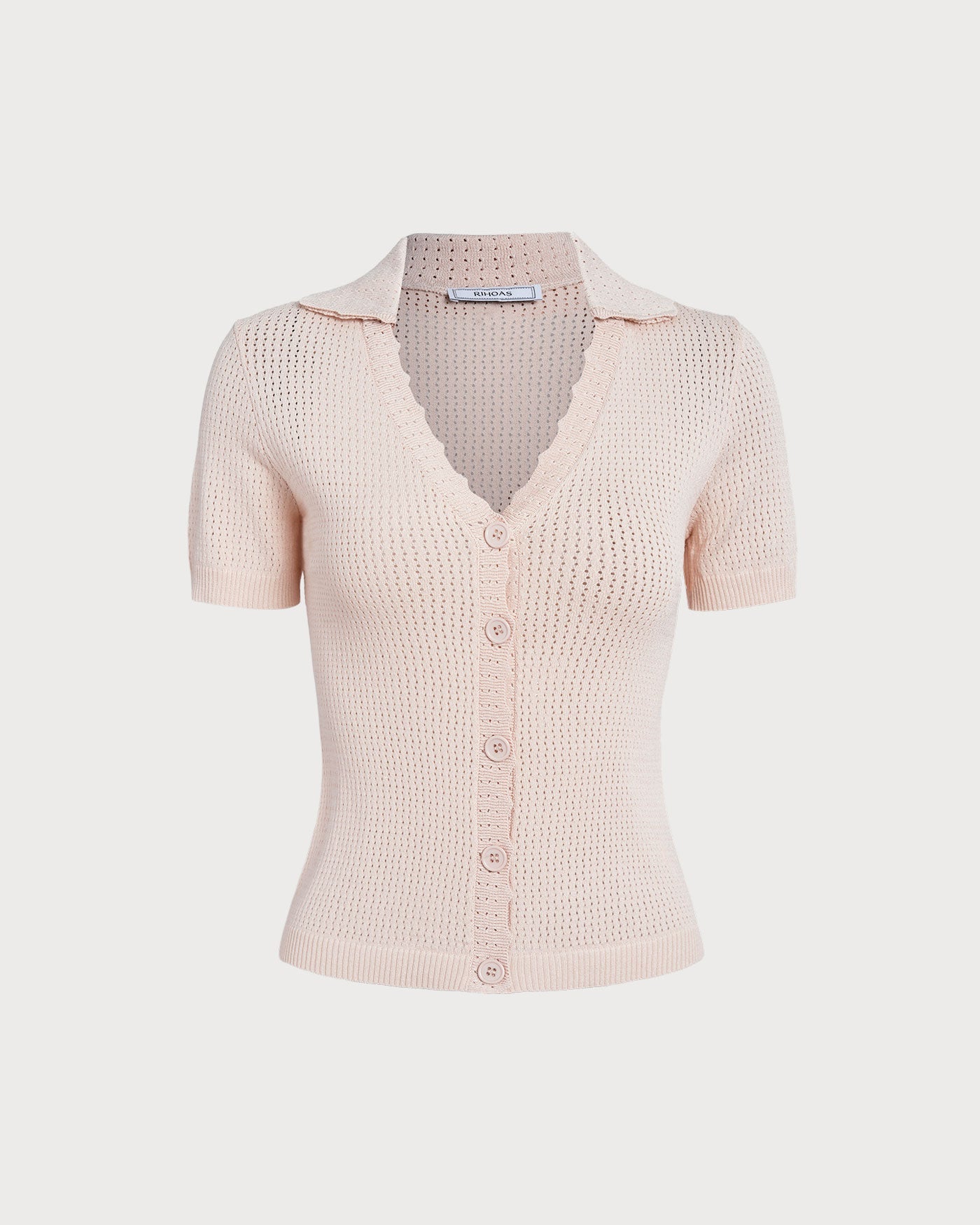 La camiseta de punto con cuello en V y botones en color nude