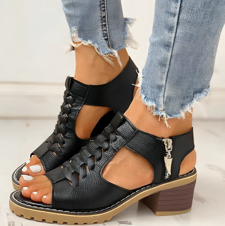 Chloe - Sandały z zamkiem