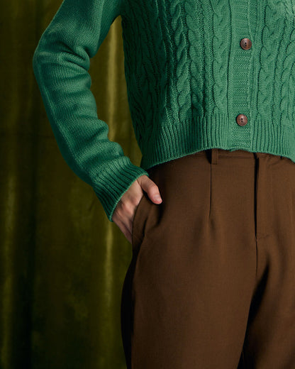 Los Pantalones Rectos con Bolsillo Inclinado y Botón