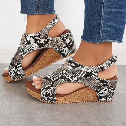 Gabriela - Wkładane sandały na koturnie i platformie z korka z paskiem z tyłu i klamrą na kostce