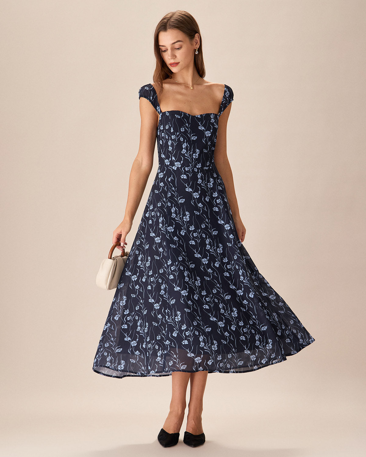 Vestido Midi con Escote Corazón Floral en Azul Marino