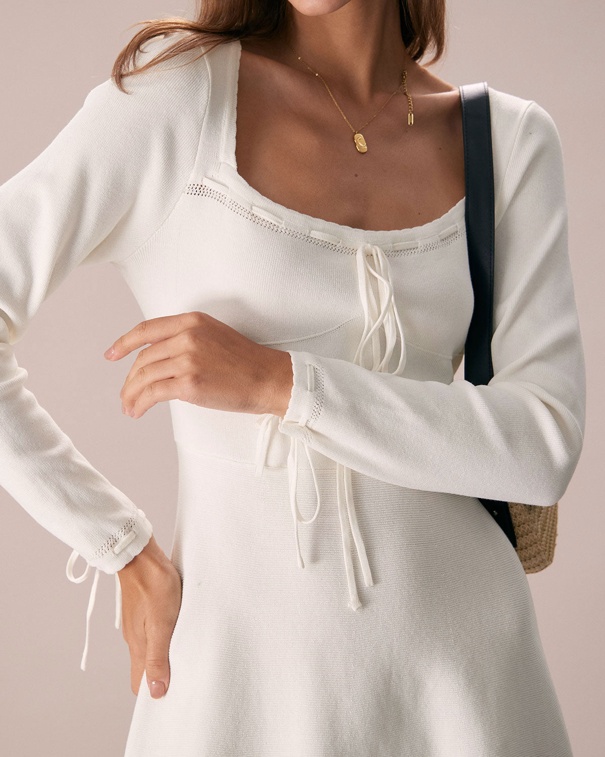 El Vestido Mini de Suéter con Cuello Cuadrado Blanco