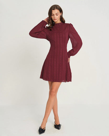 Vestido Mini de Chiffon Rojo Vino con Cuello Alto