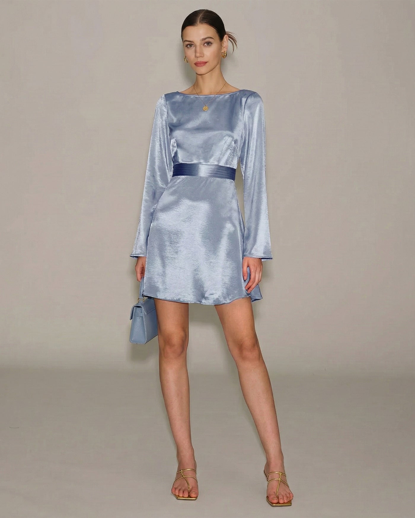 Vestido Mini de Satén con Cuello Barco Azul