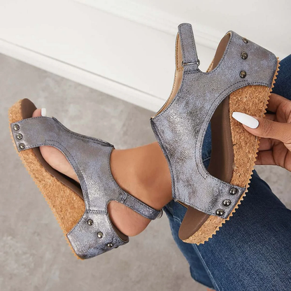 Gabriela - Wkładane sandały na koturnie i platformie z korka z paskiem z tyłu i klamrą na kostce