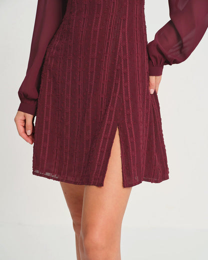 Vestido Mini de Chiffon Rojo Vino con Cuello Alto