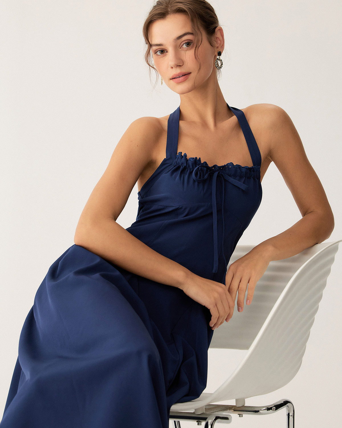 Vestido Midi Halter Arrugado en Color Marino