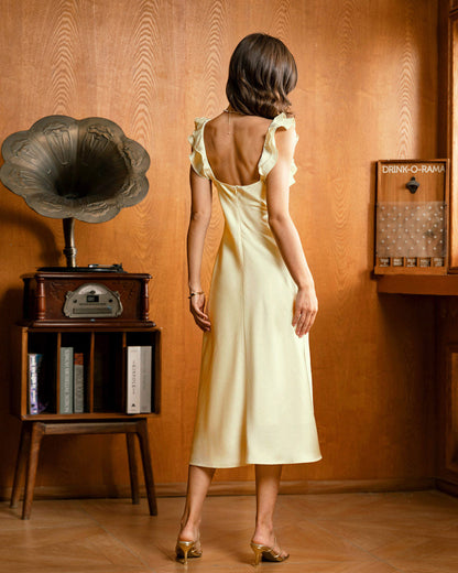 Vestido Midi de Satén con Cuello Cuadrado y Volantes Amarillo