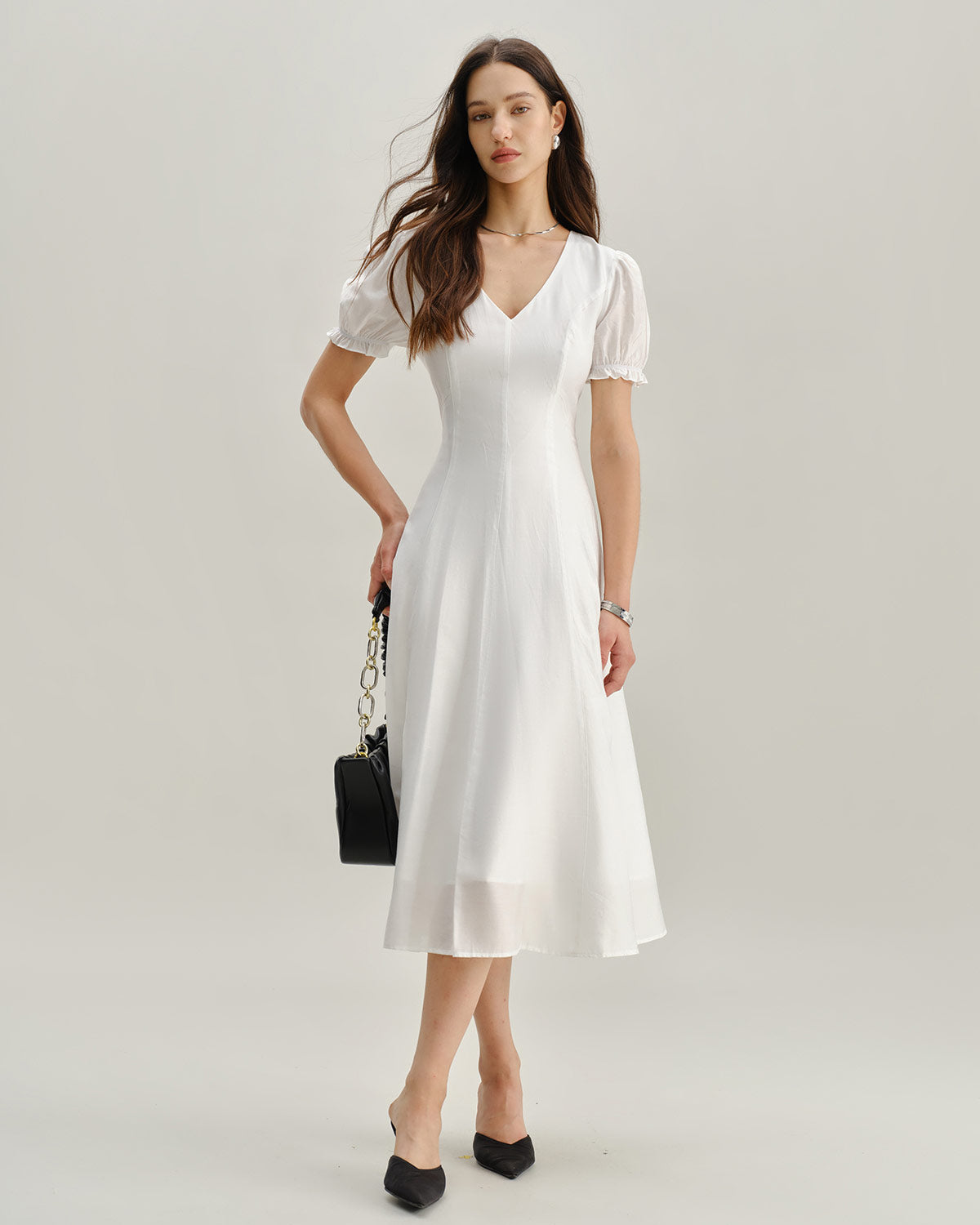 Vestido Midi de Cuello en V con Mangas Abullonadas Blancas