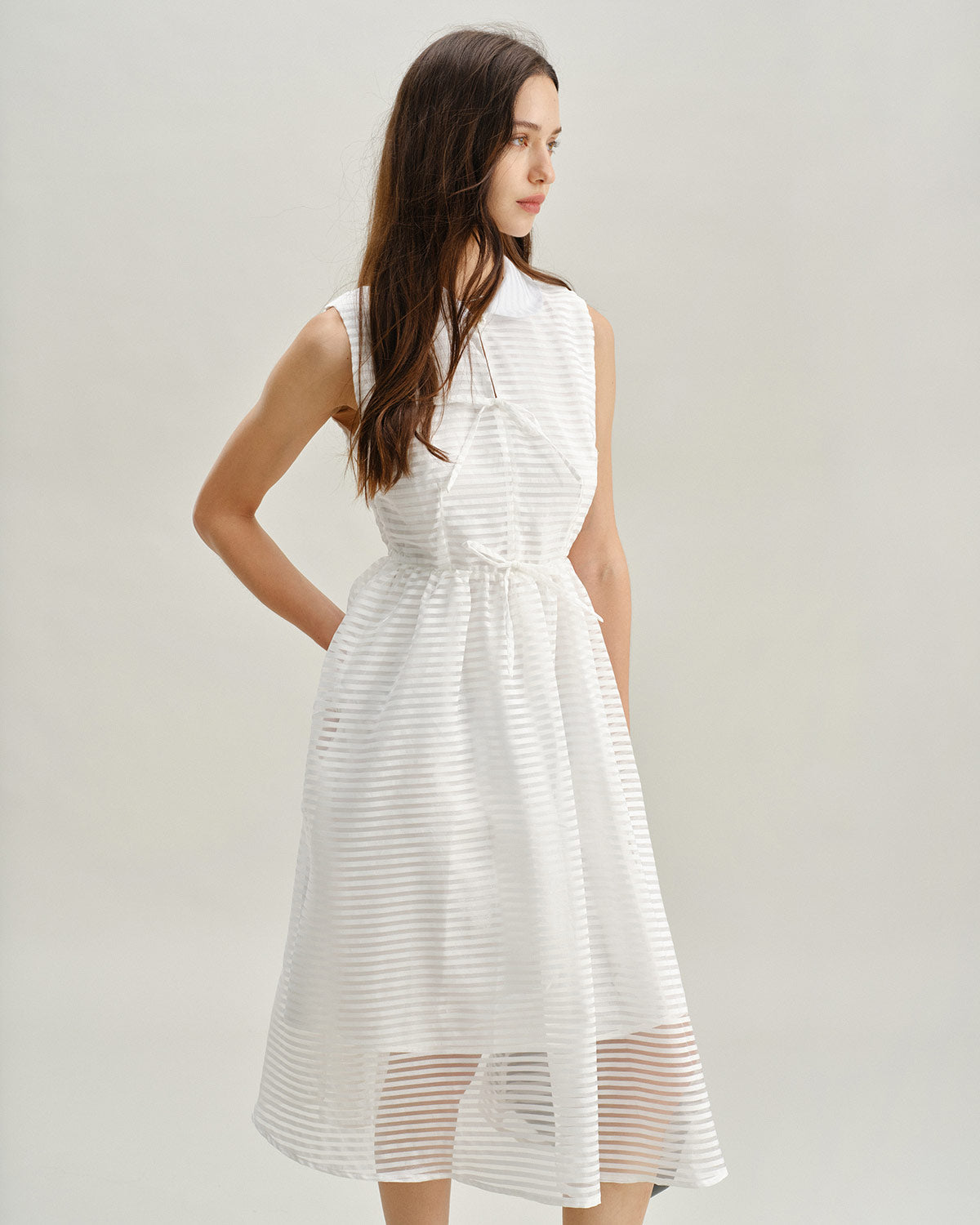 Vestido Midi Sin Mangas a Rayas Blancas