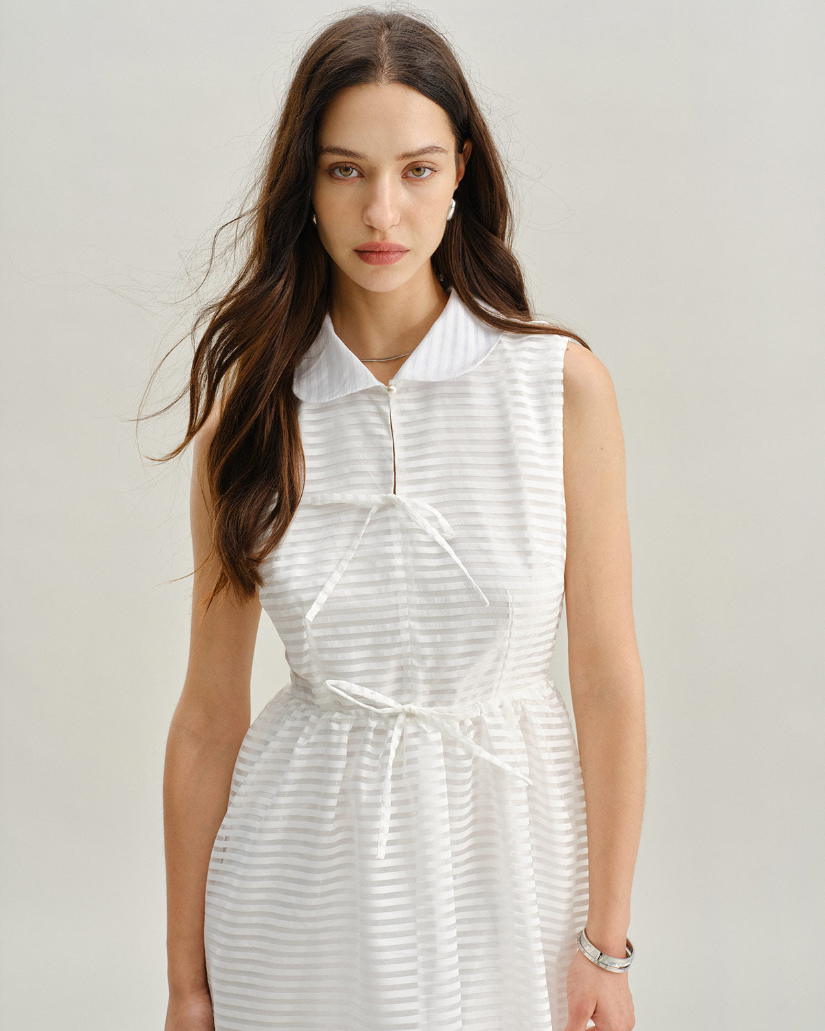 Vestido Midi Sin Mangas a Rayas Blancas