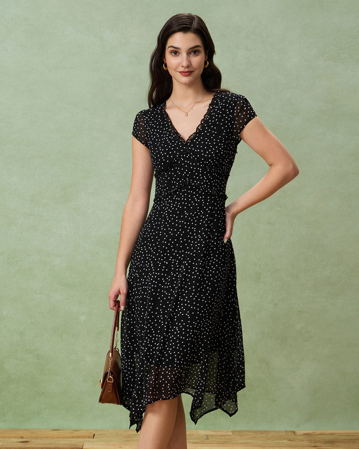 Vestido Midi de Lunares Negro con Escote en V