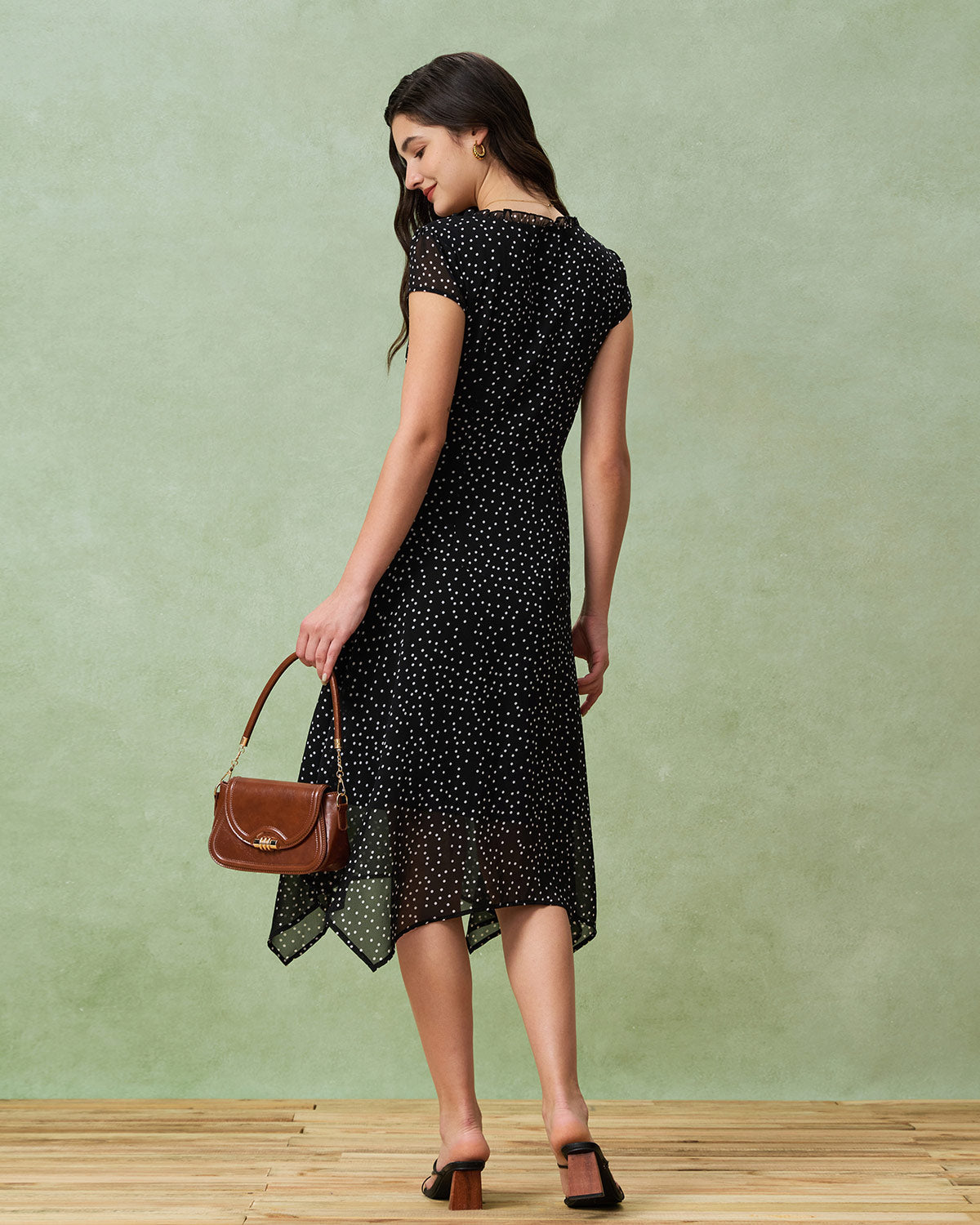 Vestido Midi de Lunares Negro con Escote en V