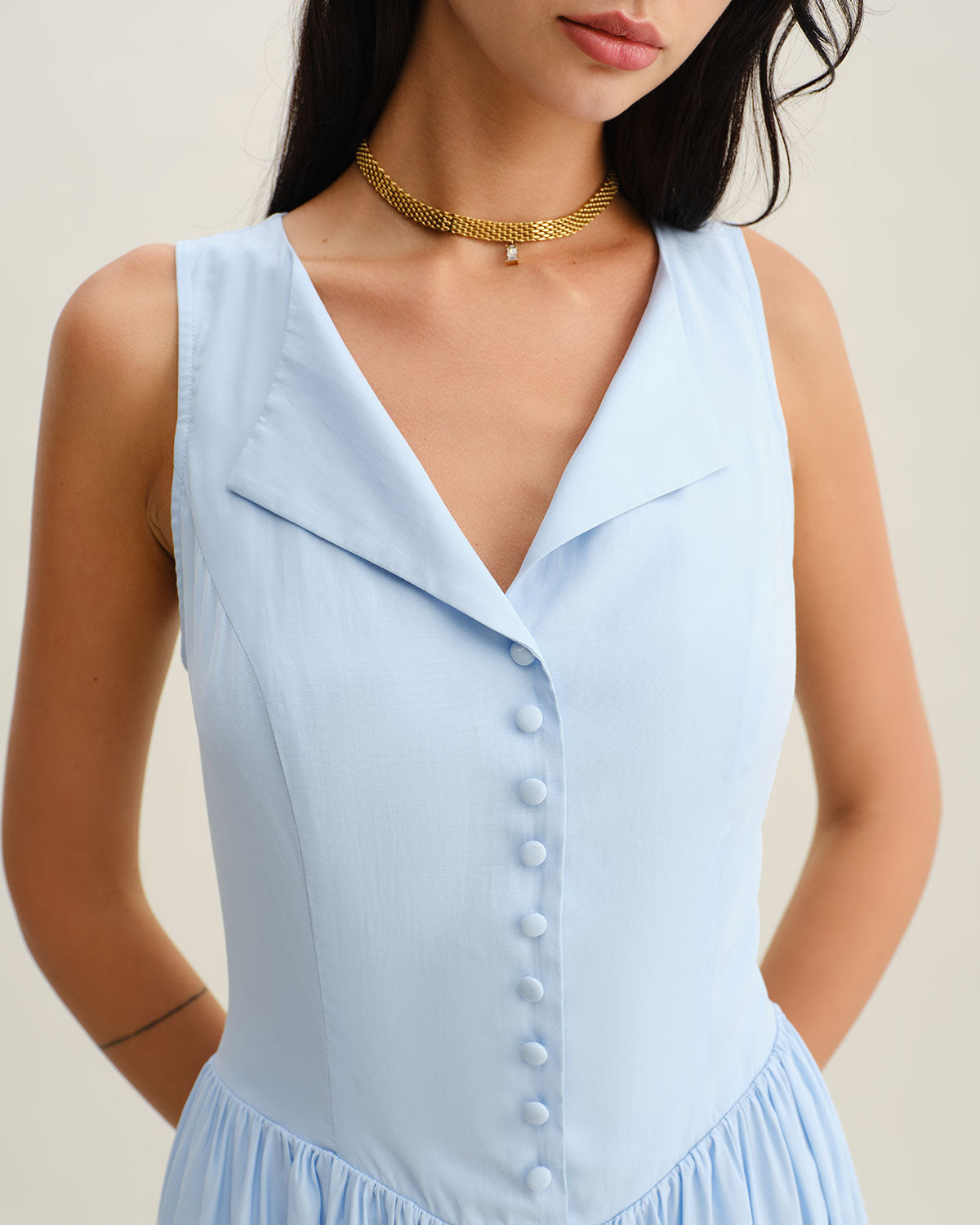 Vestido Midi Sin Mangas Botonero Azul con Escote en V
