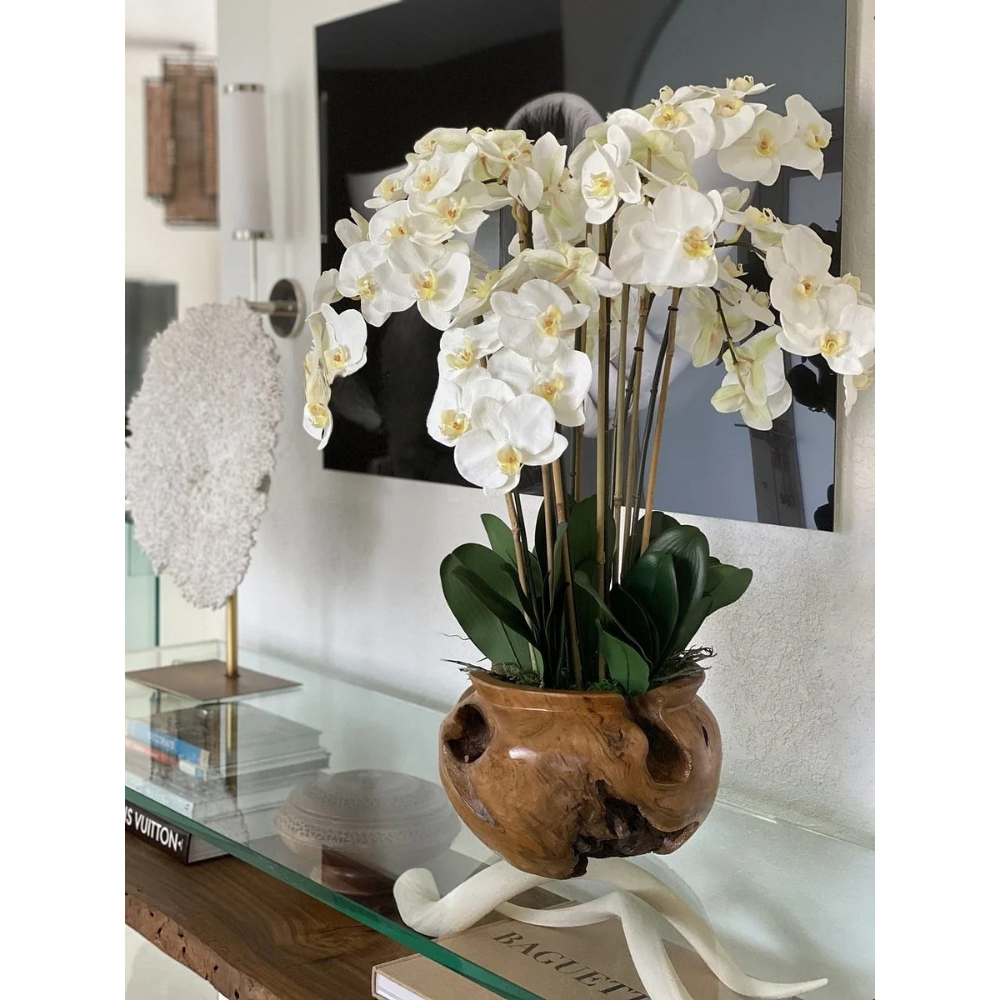 Tazón de Teca con Orquídeas Blancas
