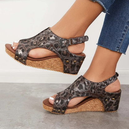 Gabriela - Wkładane sandały na koturnie i platformie z korka z paskiem z tyłu i klamrą na kostce