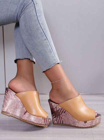 Brigitte | Szpilki z efektownej skóry syntetycznej