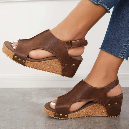 Gabriela - Wkładane sandały na koturnie i platformie z korka z paskiem z tyłu i klamrą na kostce