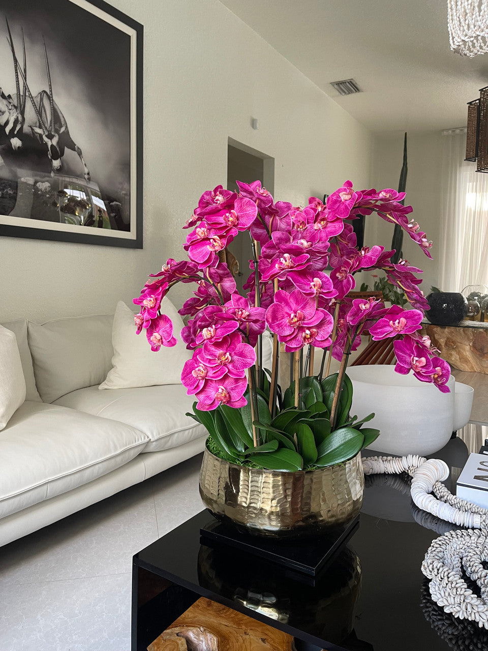 Arreglo de Orquídea Phalaenopsis Rosa en Maceta Dorada