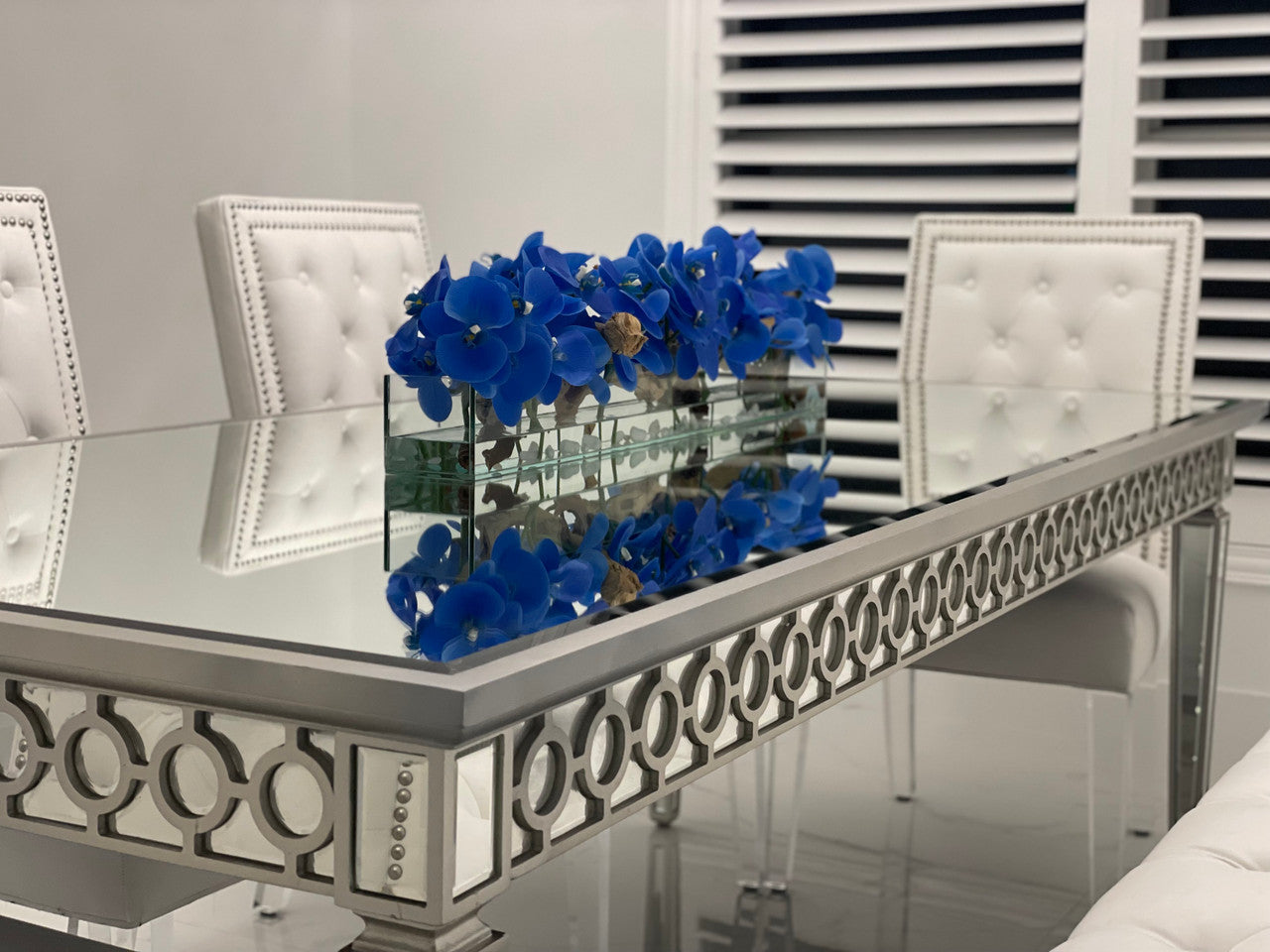 Arreglo de Orquídeas Phalaenopsis Azules en Maceta de Vidrio Casa Moderna