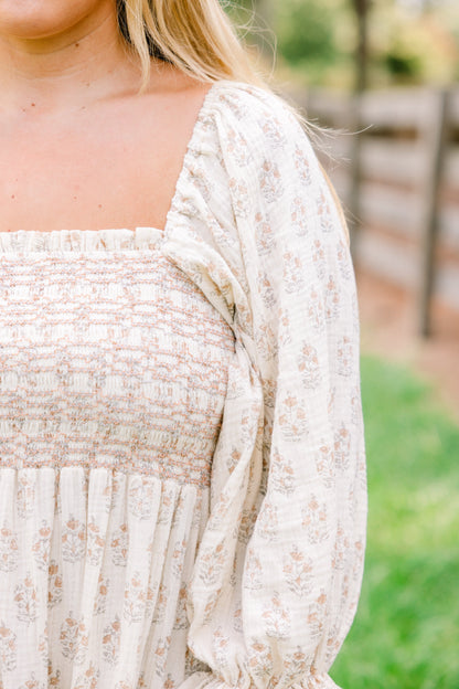 Maravilloso Vestido de Flores Silvestres, Crema