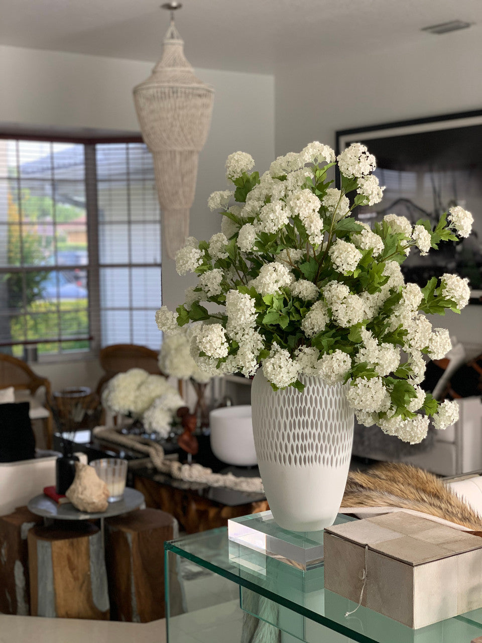 Jardín Acuático Floral Blanco en Jarrón Pelícano