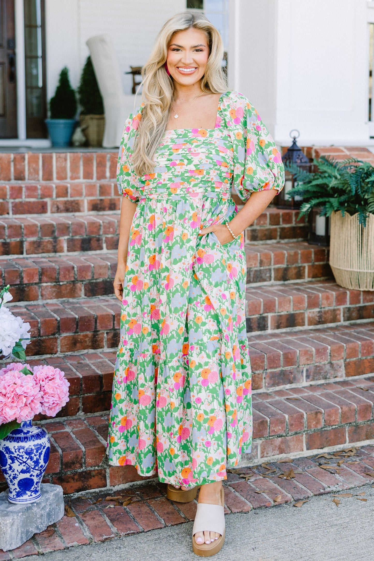En El Vestido Midi En La Sombra Tranquila, Verde