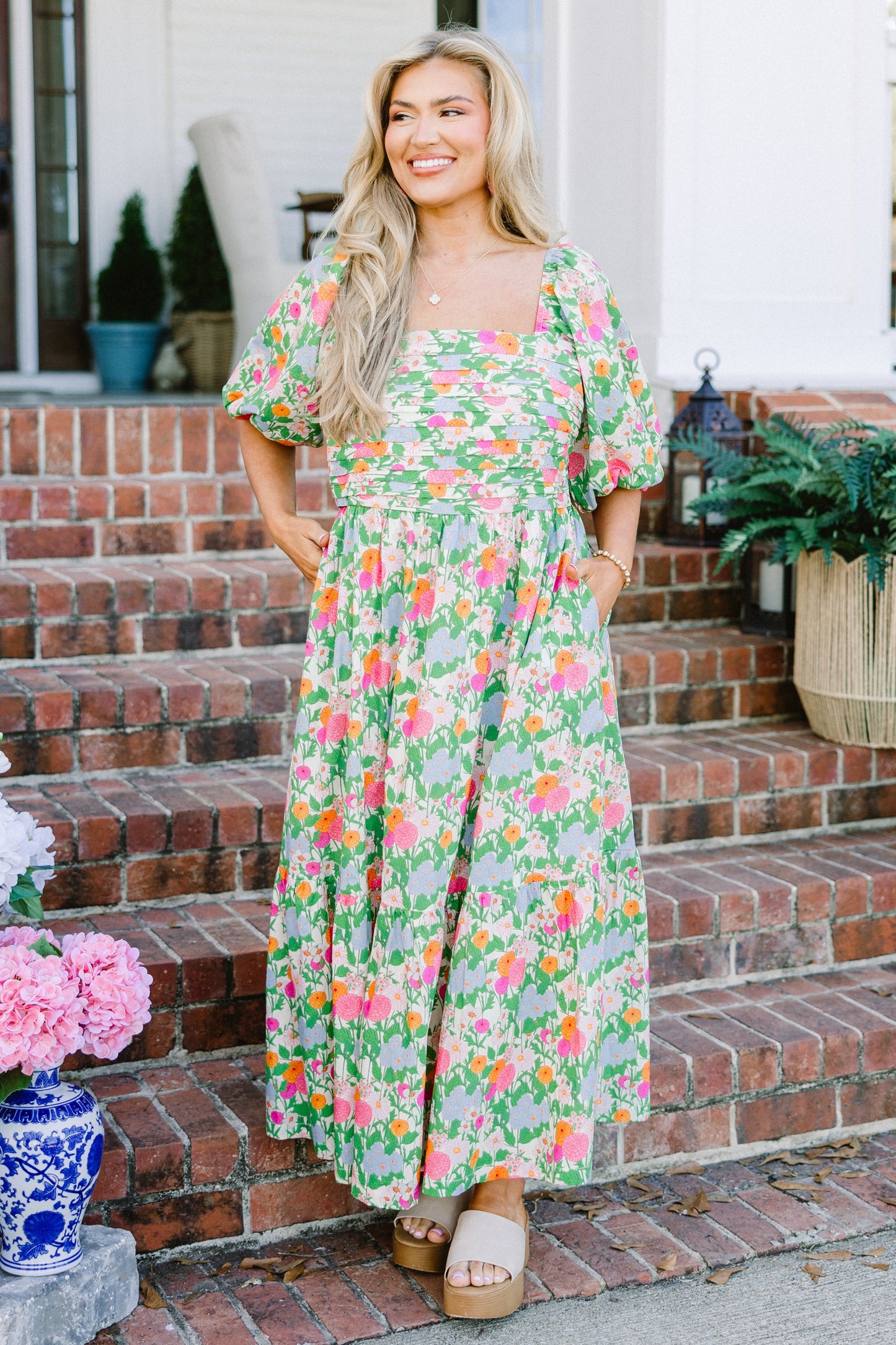 En El Vestido Midi En La Sombra Tranquila, Verde